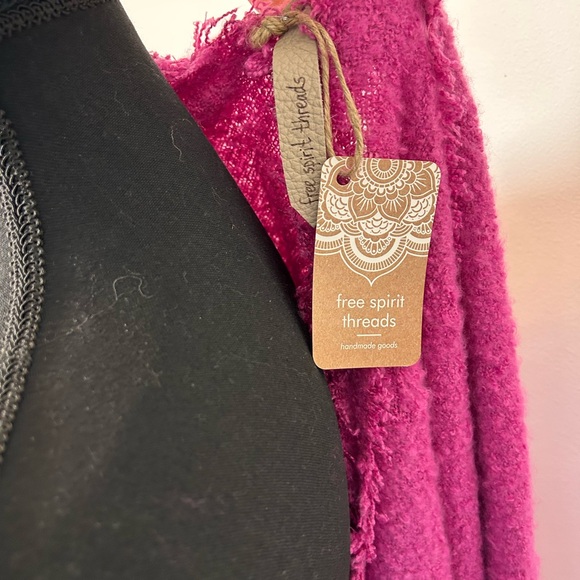 NWT Free Threads hot pink shawl - Picture 5 of 8